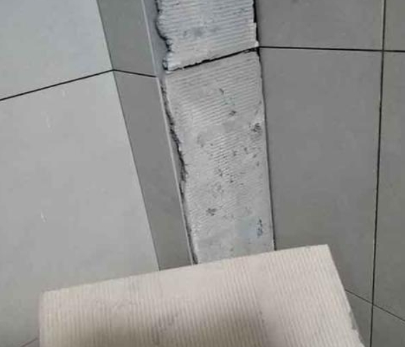寿阳瓷砖空鼓维修公司分享下厨房瓷砖脱落的补救措施。